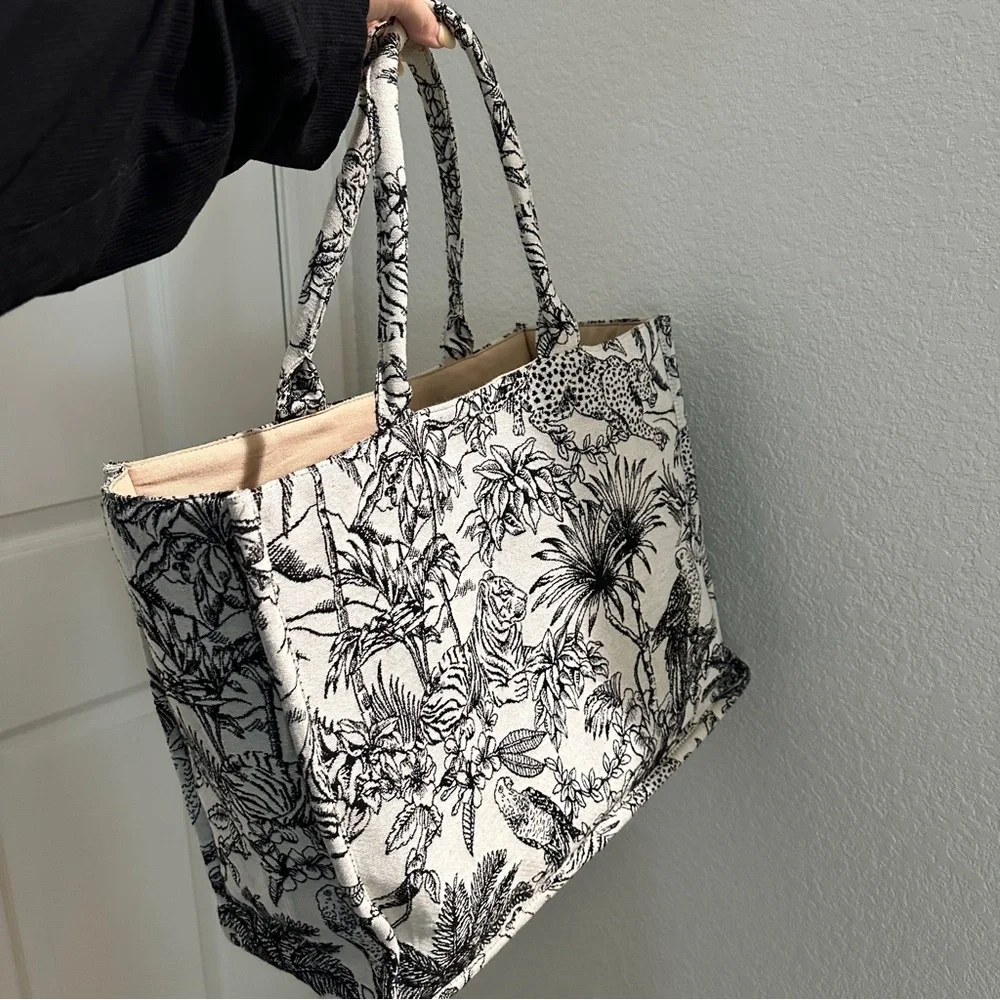 H&M Jacquard Tote in Jungle Print Bloggers Favorite - Picture 5 of 10